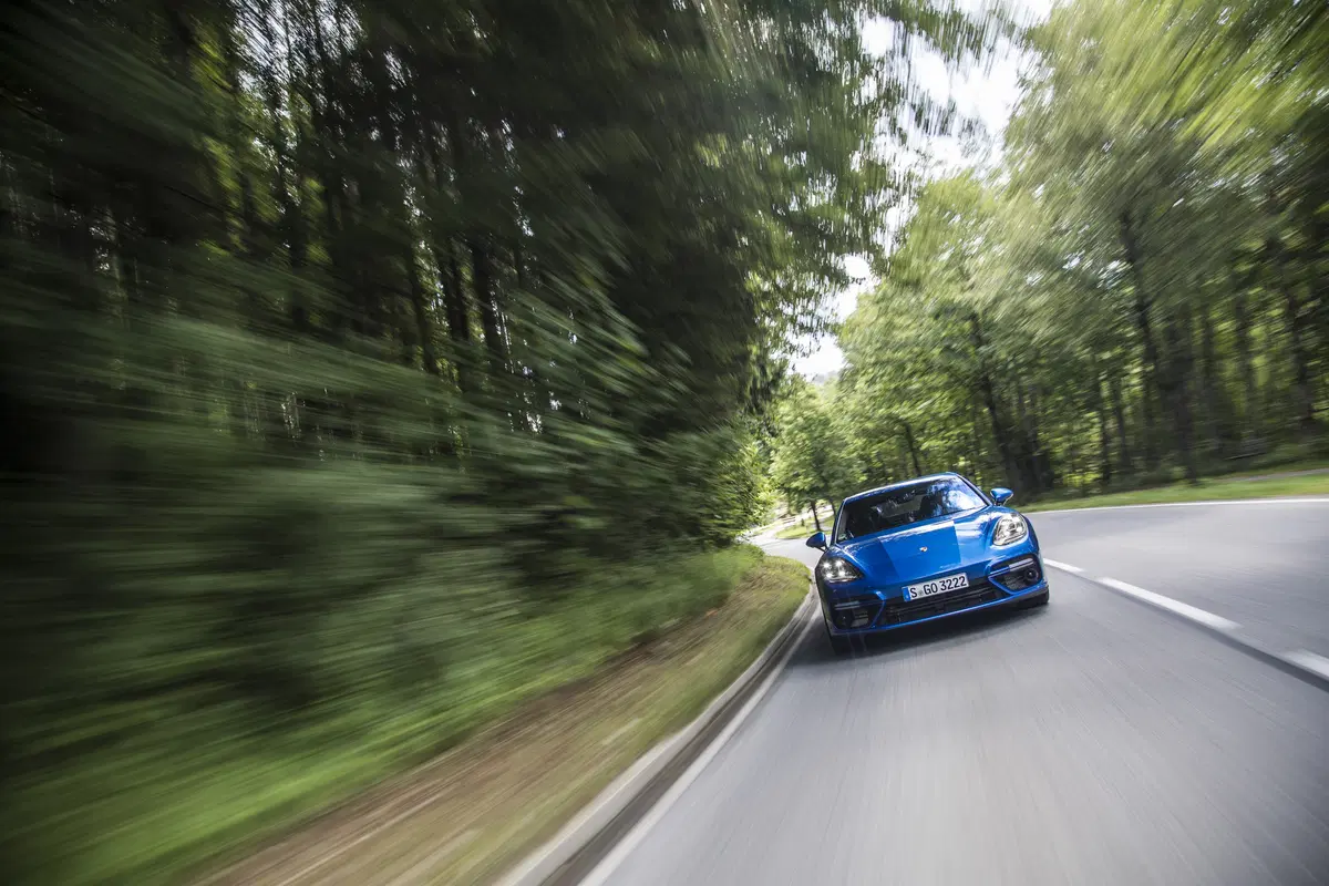 Porsche Panamera Turbo [Video] (16)