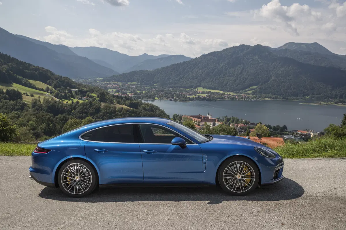 Porsche Panamera Turbo [Video] (17)