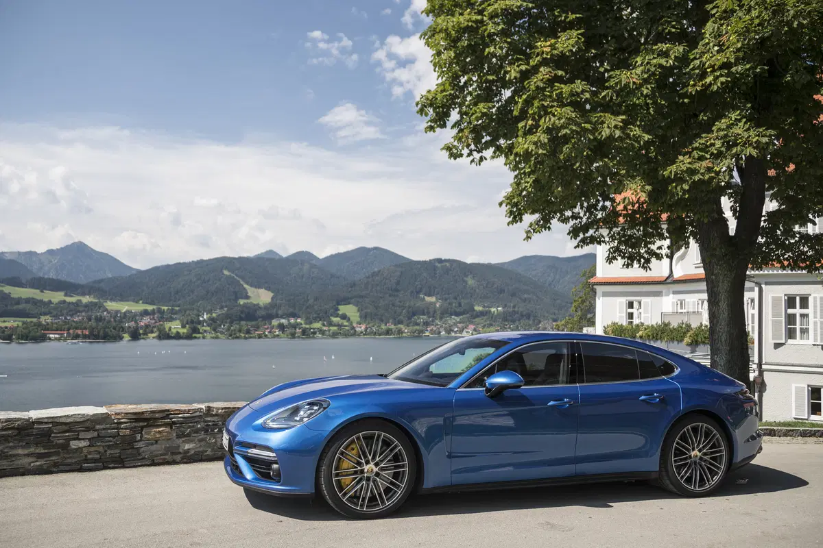 Porsche Panamera Turbo [Video] (18)