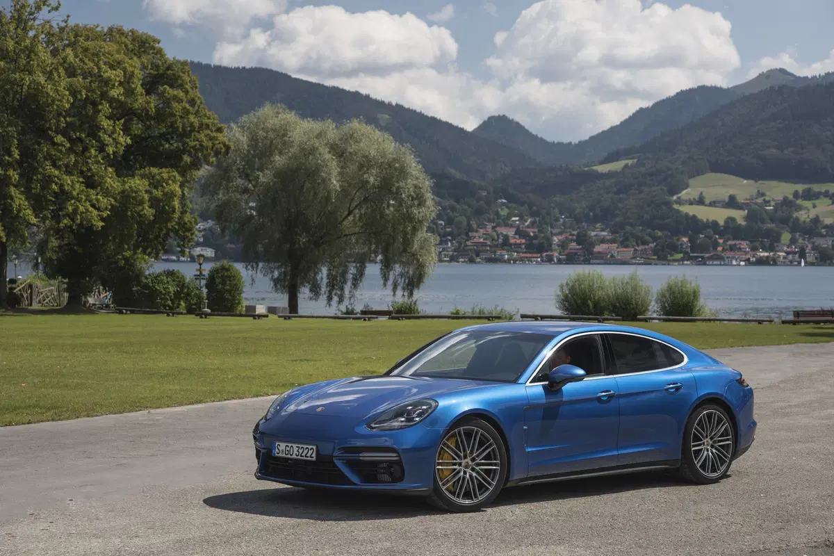 Porsche Panamera Turbo [Video] (19)