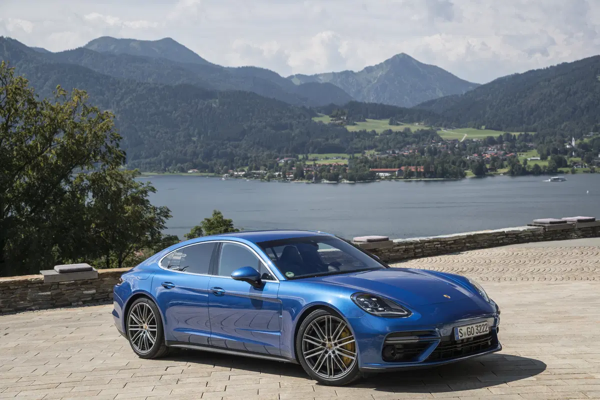 Porsche Panamera Turbo [Video] (21)