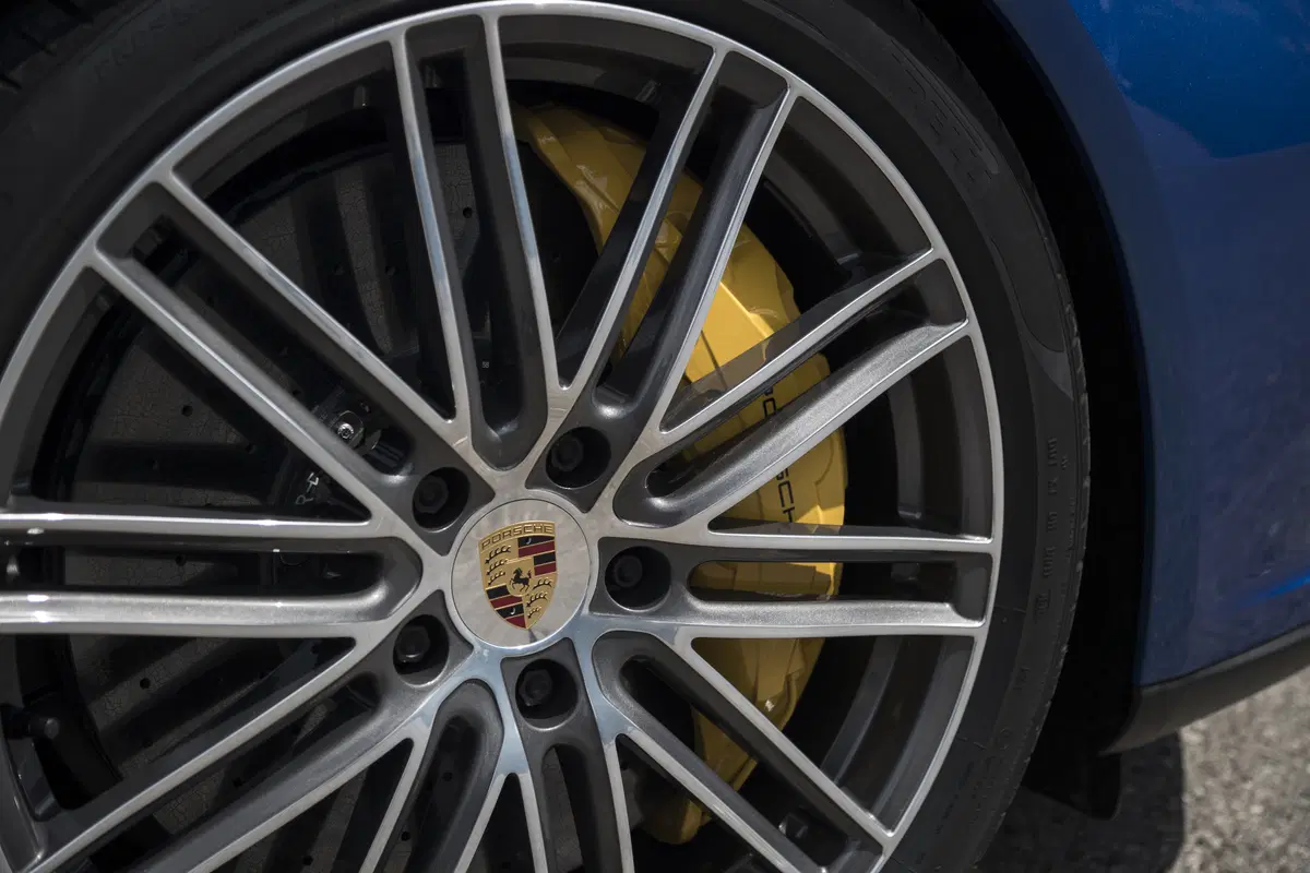 Porsche Panamera Turbo [Video] (26)
