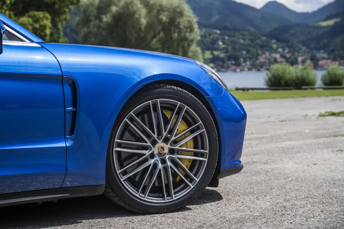 Porsche Panamera Turbo [Video] (30)
