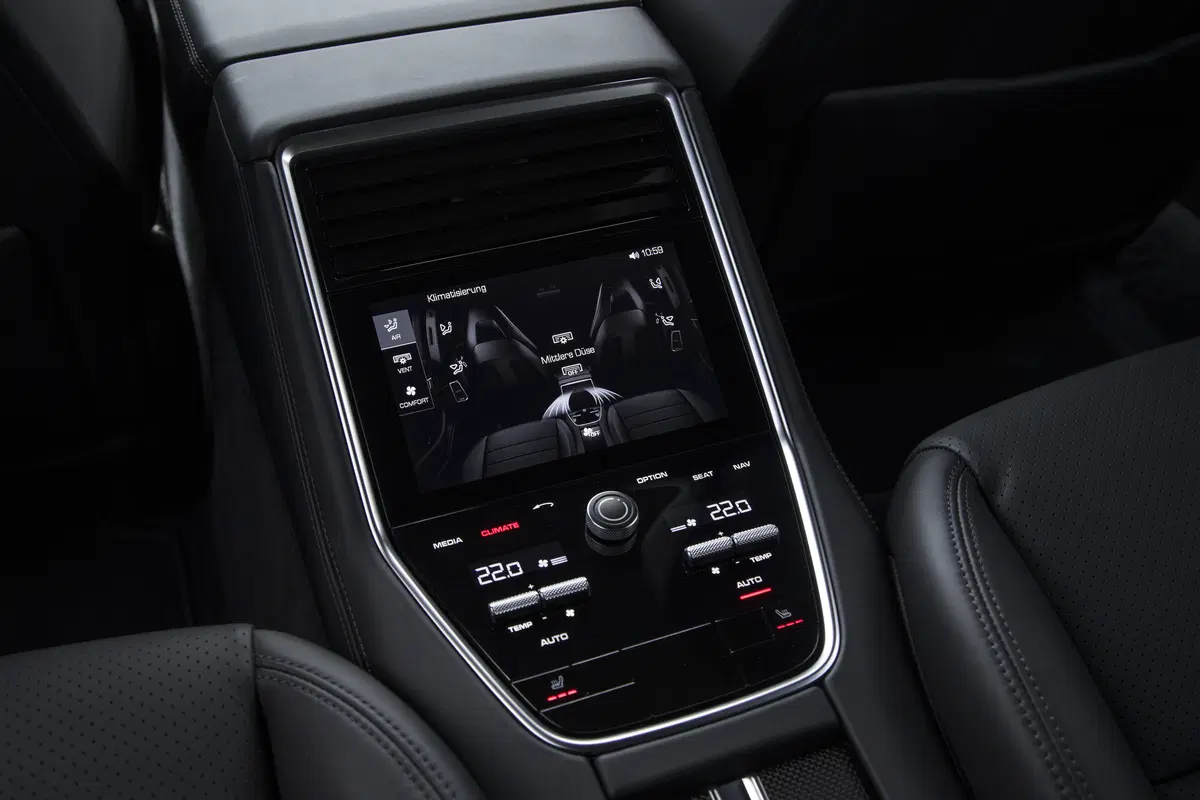 Porsche Panamera Turbo [Video] (38)
