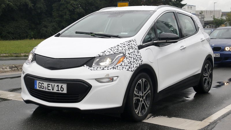 Nuova Opel Ampera-e: nuove foto spia