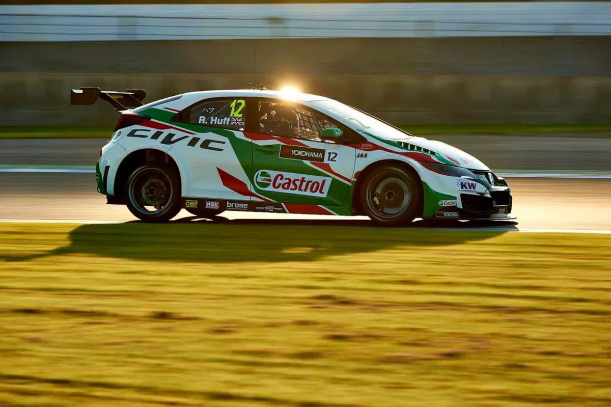 WTCC 2016, qualifiche Giappone: pole per López (12)