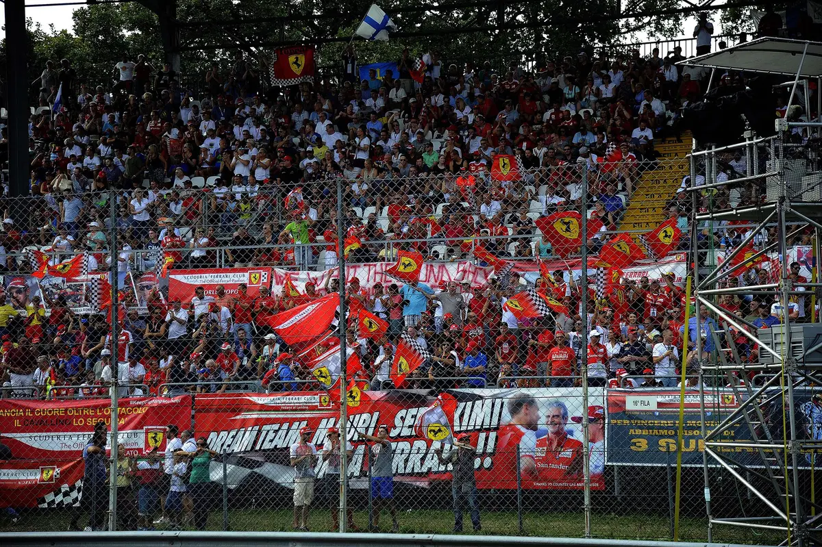 F1, Gp Italia 2016: pole per Hamilton. Terzo Vettel (16)