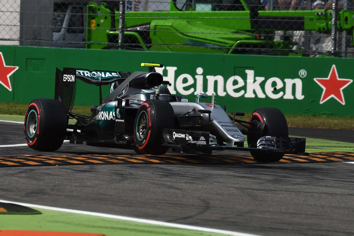 F1, Gp Italia 2016: pole per Hamilton. Terzo Vettel (23)