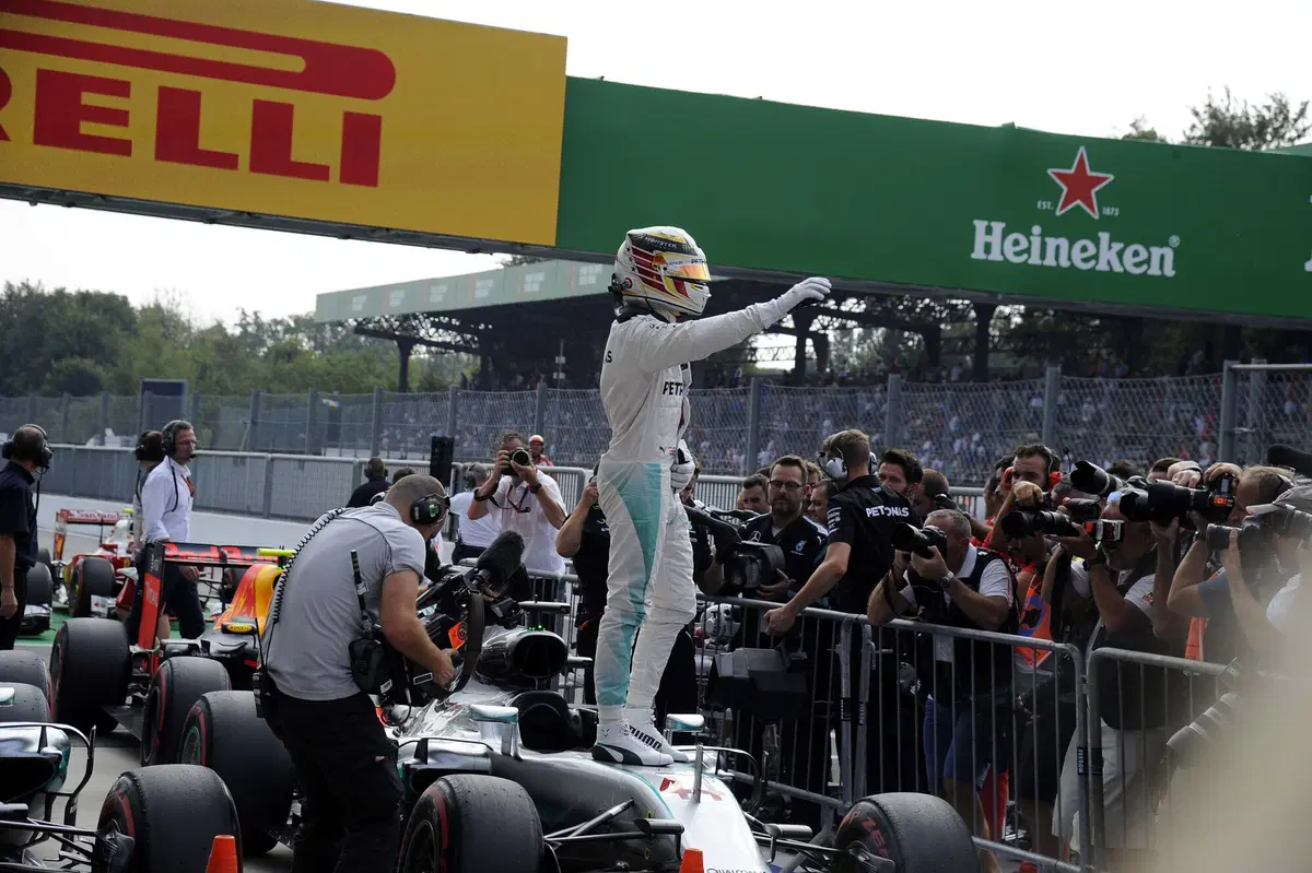 F1, Gp Italia 2016: pole per Hamilton. Terzo Vettel (15)