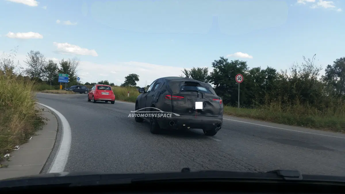 Alfa Romeo Stelvio, ecco il primo video spia del SUV (3)