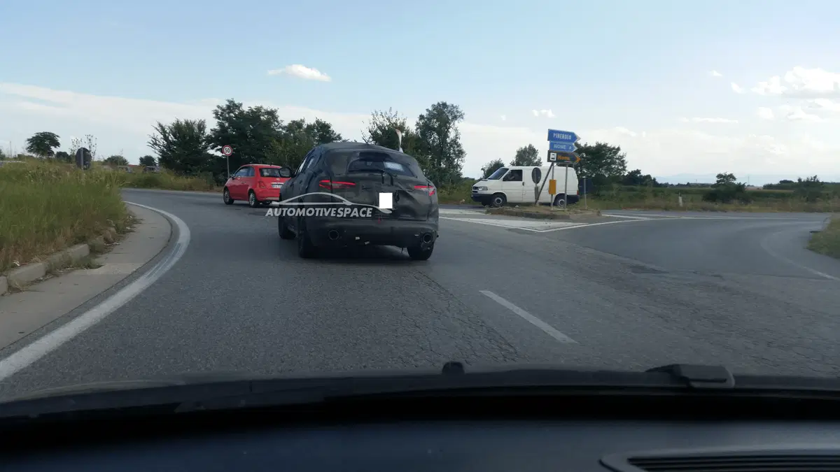 Alfa Romeo Stelvio, ecco il primo video spia del SUV (8)