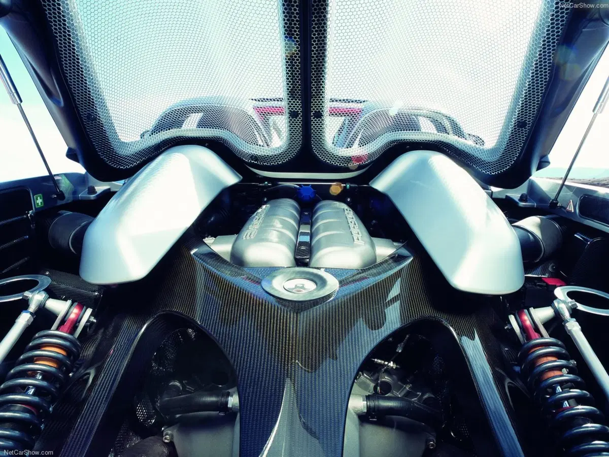 Porsche: un prototipo donò il suo V10 F1 alla Carrera GT (per far nascere la Cayenne) (9)