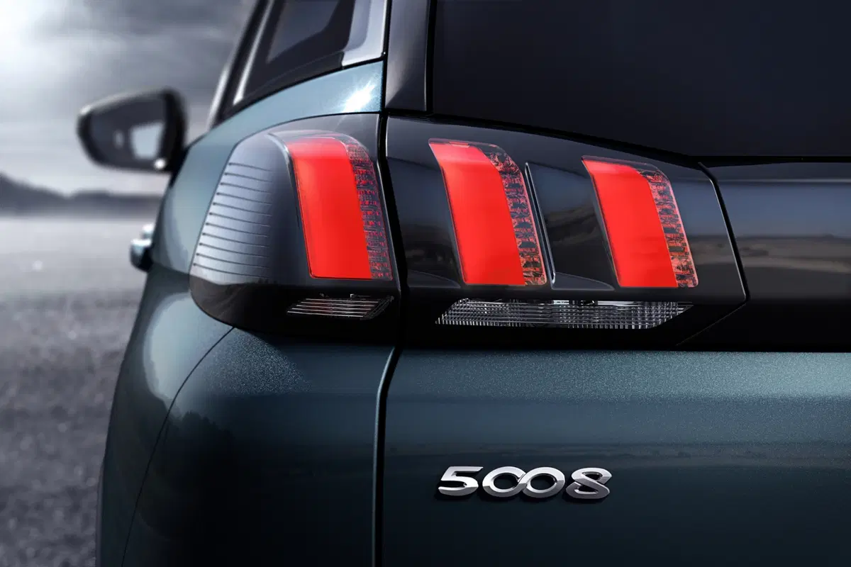 Nuova Peugeot 5008, il debutto al Salone di Parigi (12)