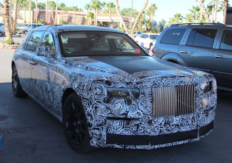 Rolls-Royce Phantom 2018, le foto spia