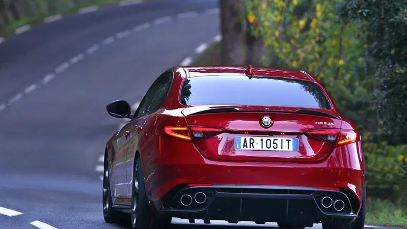 Alfa Romeo Giulia Quadrifoglio: con l'automatico nuovo record al Ring