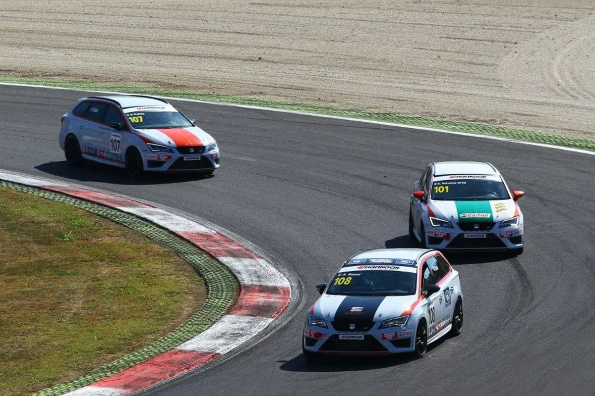  Seat Leon Cupra ST TCS: doppio 2° a Vallelunga per Perucca (11)