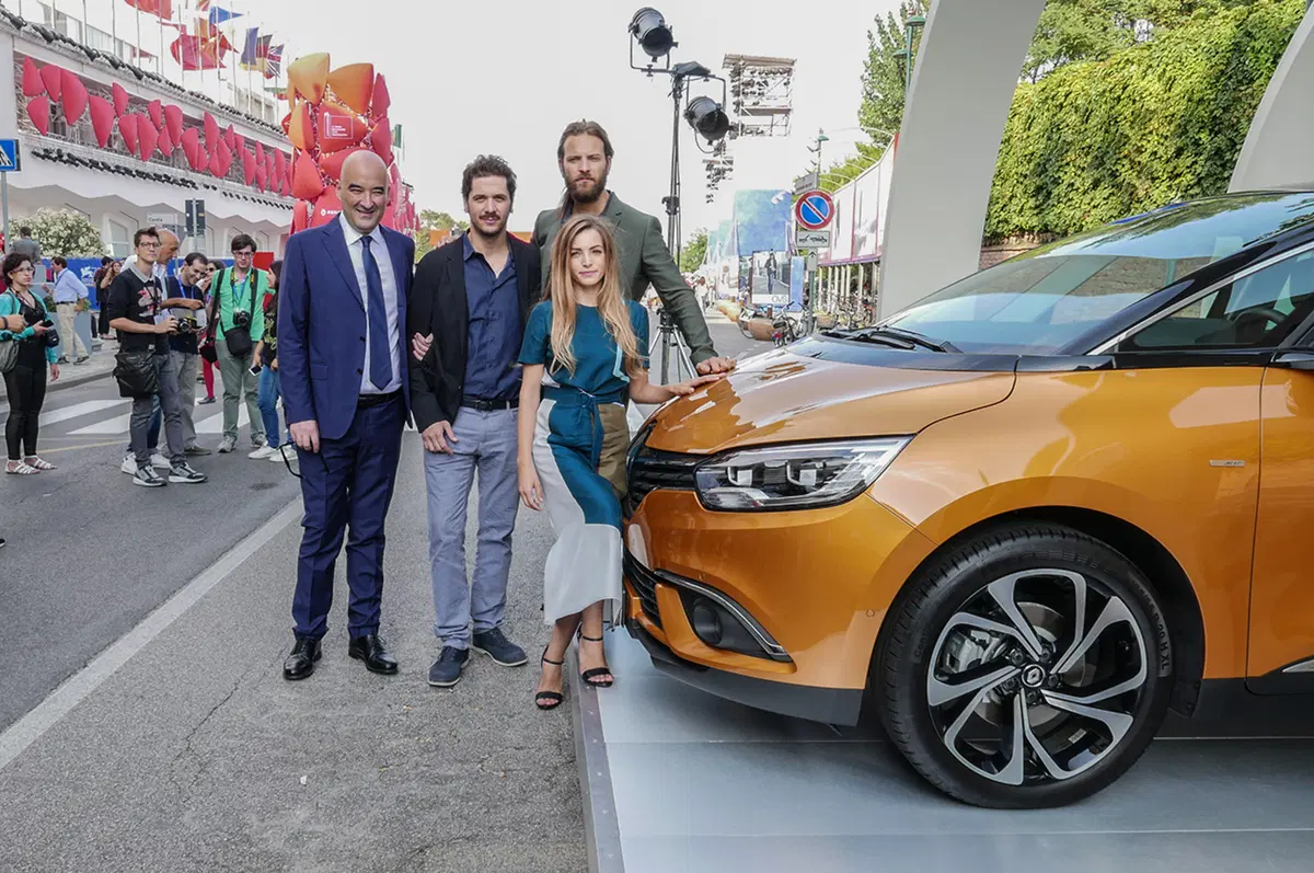Renault ti dà i pezzi, tu crei il tuo film. Con Scenic nasce il primo cortometraggio modulare