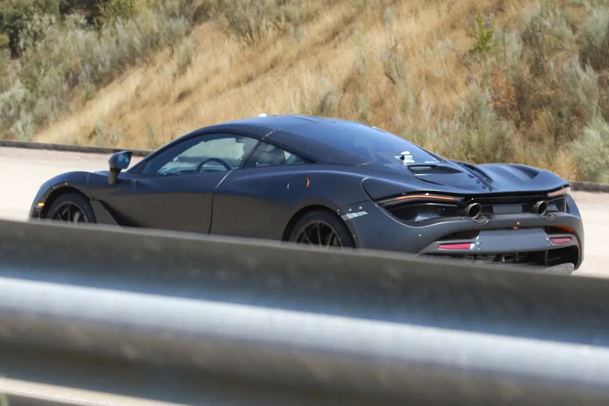 Nuova McLaren P14: l'erede della 650S spiato in Spagna (2)