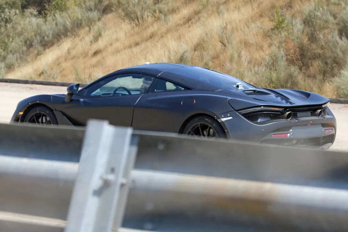 Nuova McLaren P14: l'erede della 650S spiato in Spagna (3)