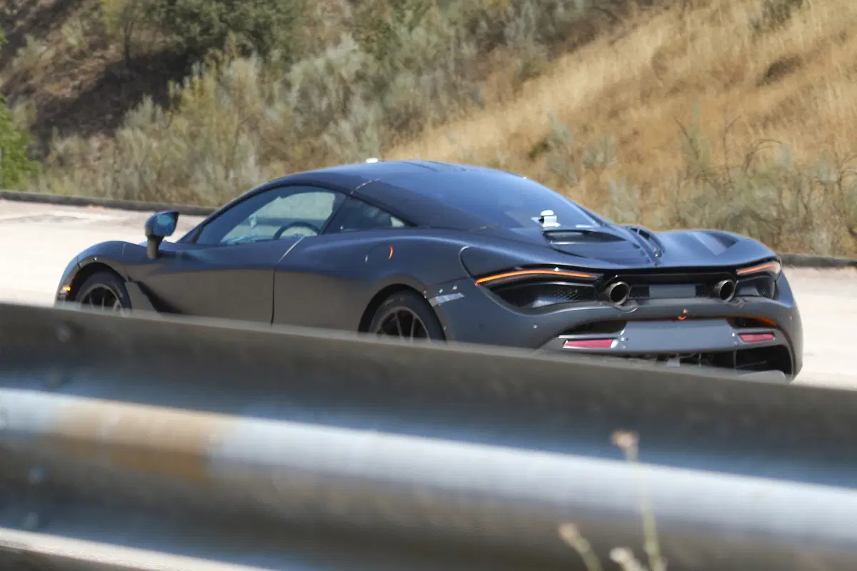 Nuova McLaren P14: l'erede della 650S spiato in Spagna (4)