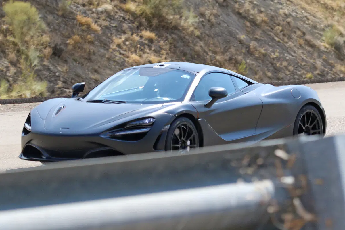 Nuova McLaren P14: l'erede della 650S spiato in Spagna (5)