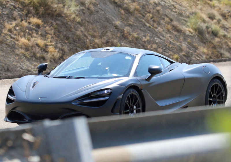 Nuova McLaren P14: l&#039;erede della 650S spiata in Spagna