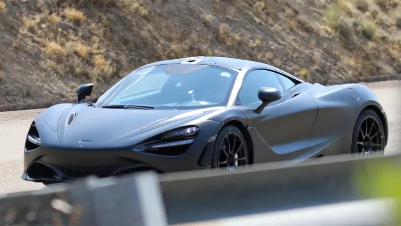 Nuova McLaren P14: l'erede della 650S spiata in Spagna