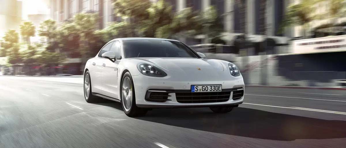 Porsche Panamera, alla gamma si aggiunge la 4 E-Hybrid