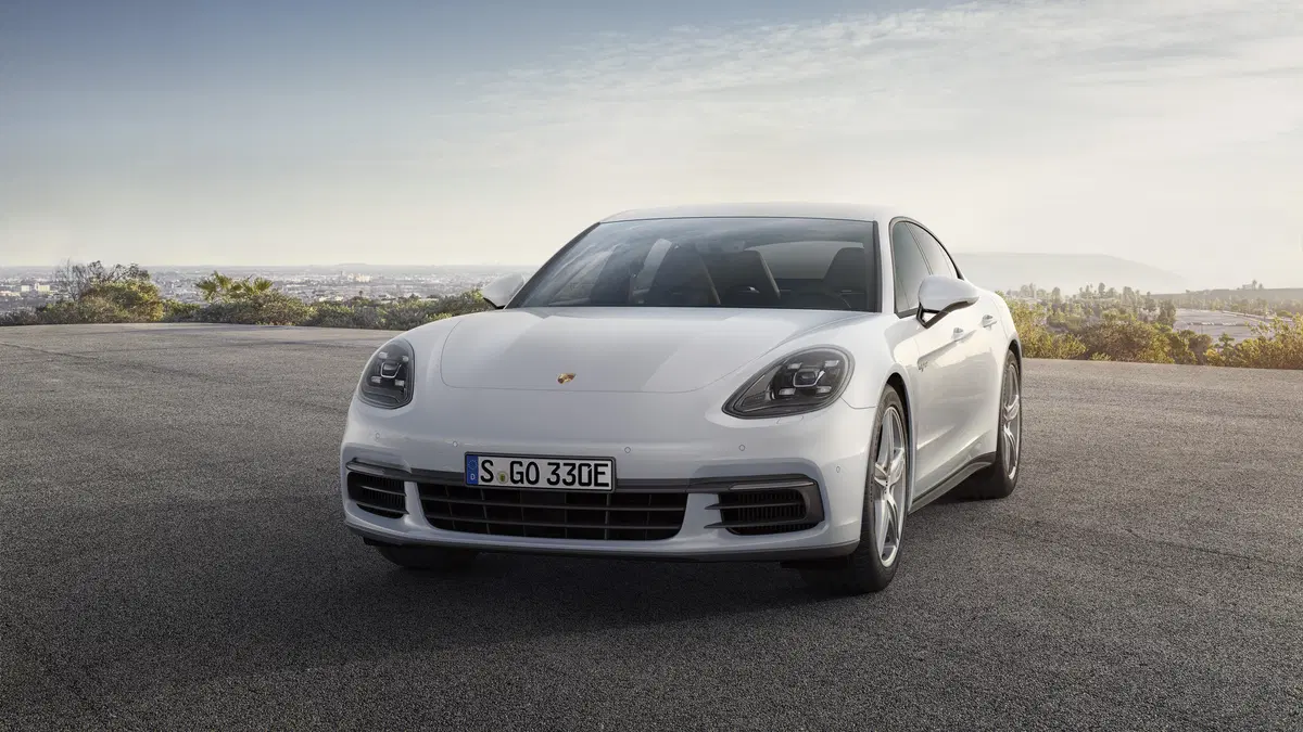 Porsche Panamera, alla gamma si aggiunge la 4 E-Hybrid (5)