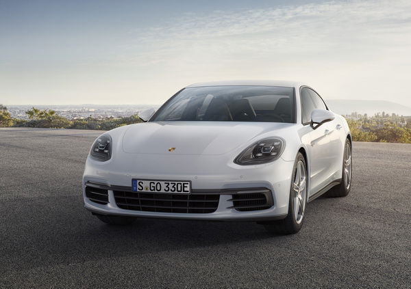 Porsche Panamera, alla gamma si aggiunge la 4 E-Hybrid