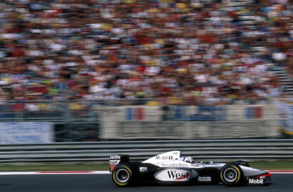 La McLaren Mercedes MP4-12 vince a Monza nel 1997 con DC al volante