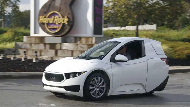 Electra Meccanica Solo: la citycar elettrica monoposto