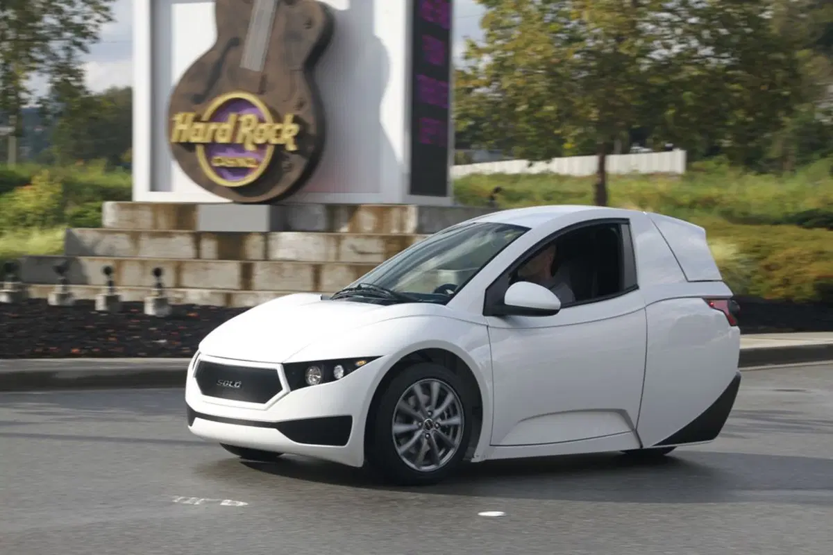 Electra Meccanica Solo: la citycar elettrica monoposto