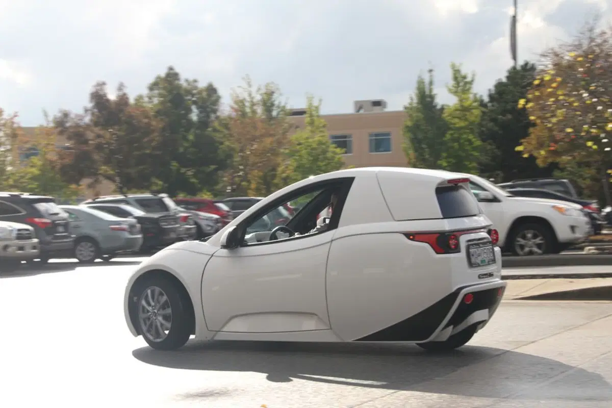 Electra Meccanica Solo: la citycar elettrica monoposto (5)