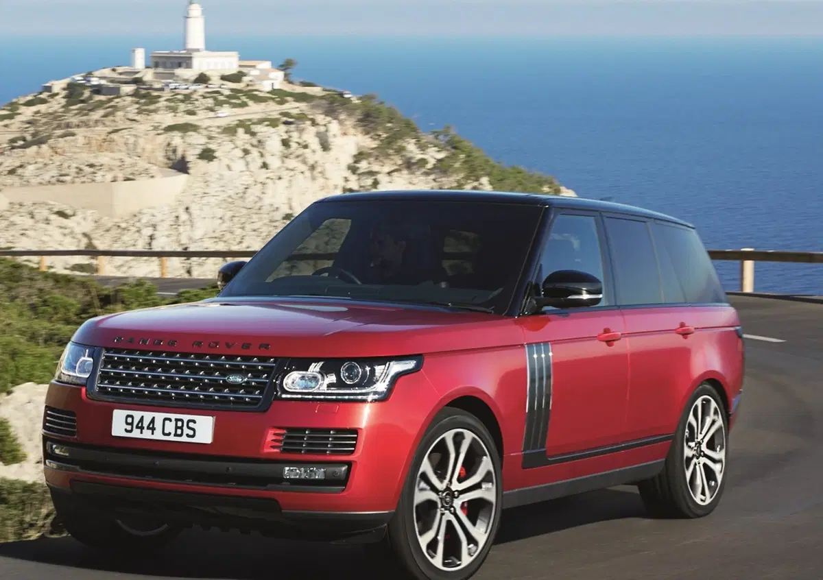 Jaguar-Land Rover: si punta all'efficienza dei motori