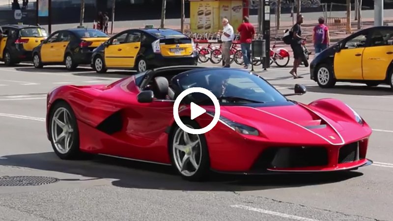 Ferrari LaFerrari Aperta: in attesa di Parigi, eccola su strada [Video]