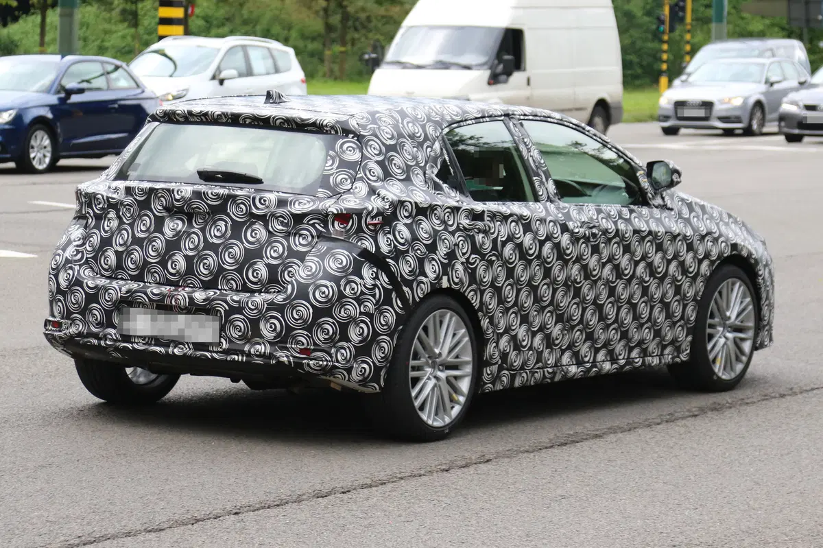 Nuova Toyota Auris: le foto spia del nuovo modello (3)