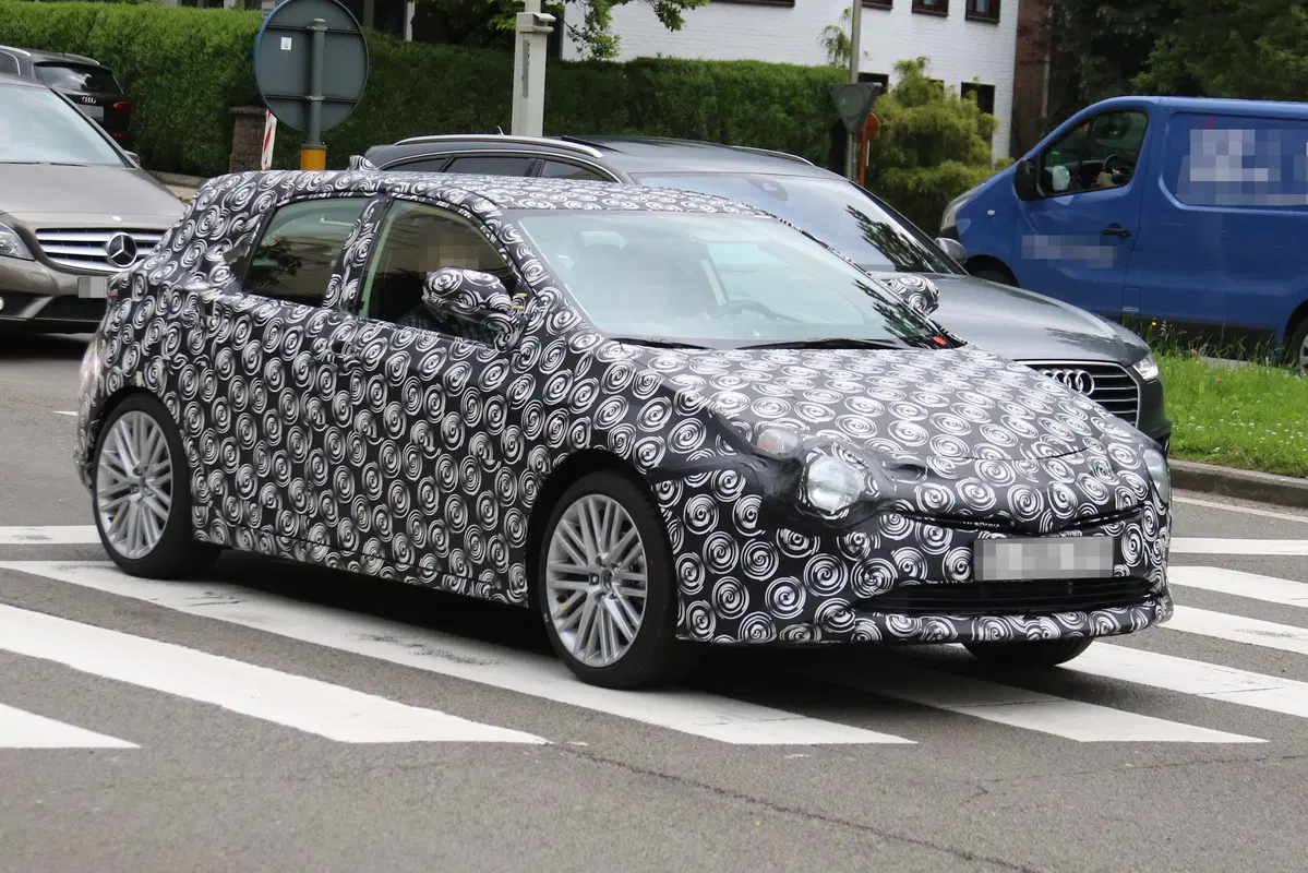 Nuova Toyota Auris: le foto spia del nuovo modello (6)