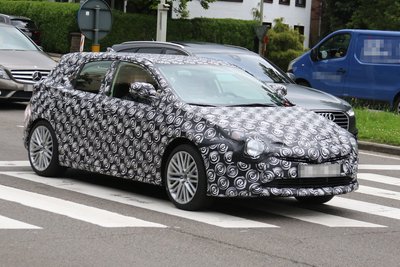 Nuova Toyota Auris: le foto spia del nuovo modello