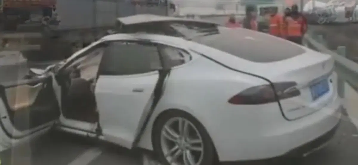 Tesla: emerge un altro incidente mortale in Cina (4)