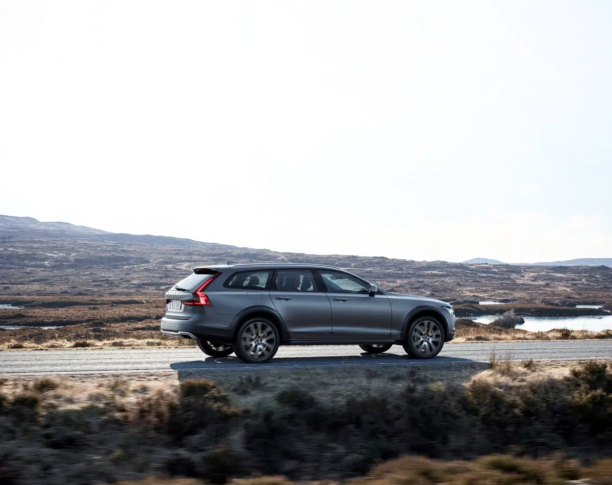 Volvo V90 Cross Country, potente e confortevole (7)