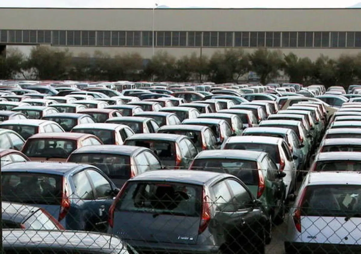 Tra sogno e realt&agrave;: gli italiani cercano BMW e Mercedes ma comprano Fiat e VW