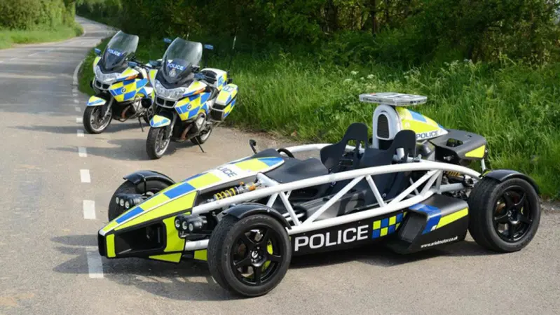 L'Atom &egrave; utilizzata anche dalla polizia inglese per inseguimenti ad alta velocit&agrave;