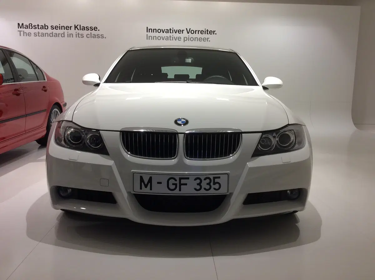 100 anni BMW, in viaggio tra i modelli più leggendari di sempre [Video]