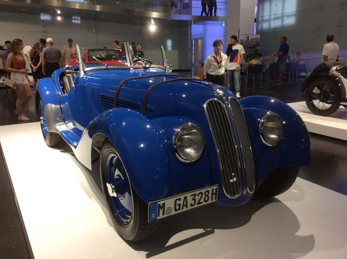 100 anni BMW, in viaggio tra i modelli più leggendari di sempre [Video] (38)