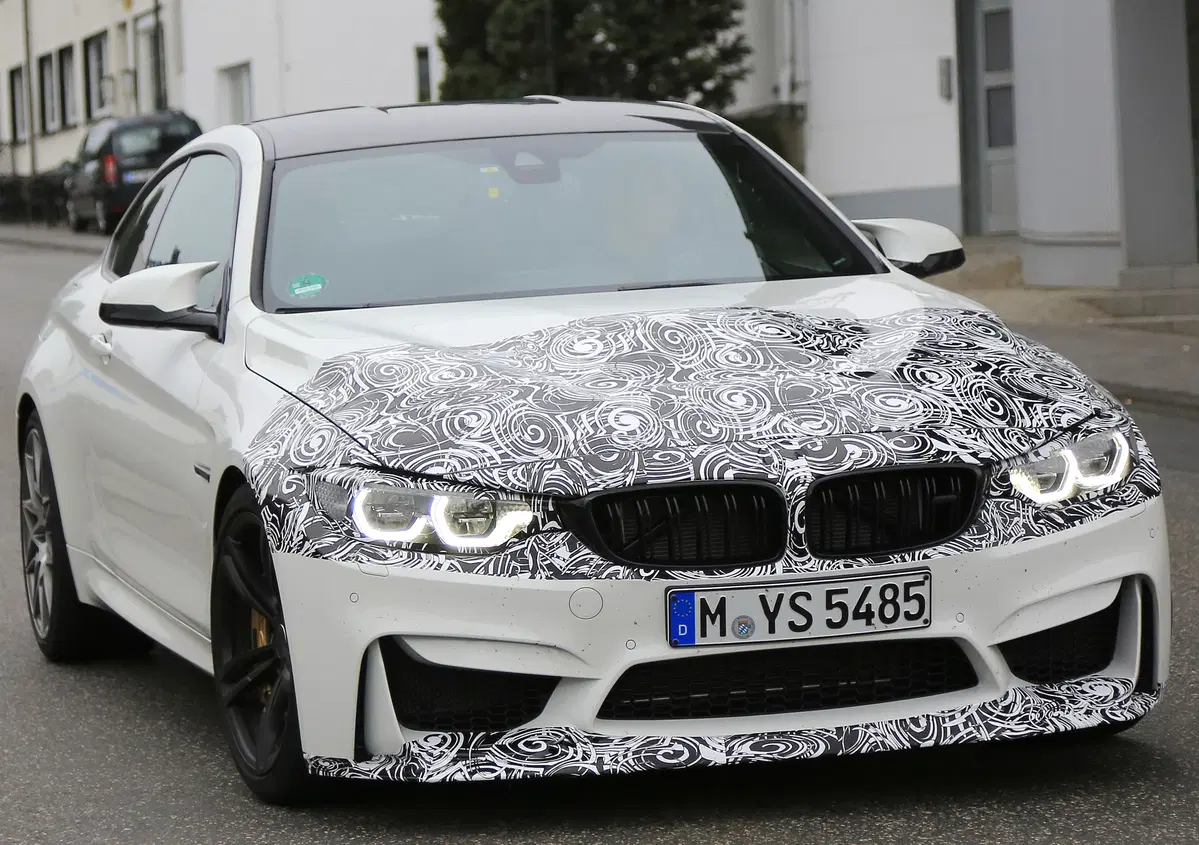 BMW M4 facelift: le foto spia della coup&eacute; dell'Elica