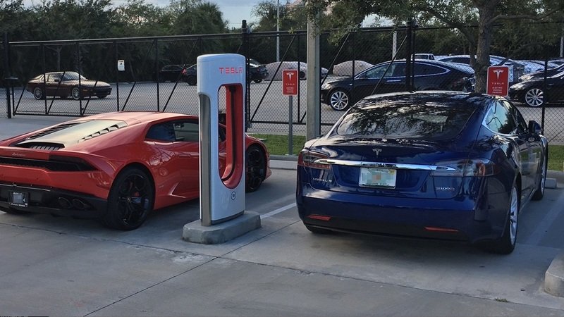 Tesla Model S P100D vs. Lamborghini Huracan: lo scatto