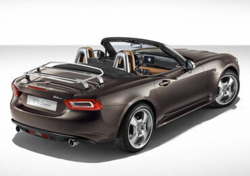 Fiat 124 Spider America: a Parigi arriva un omaggio al passato