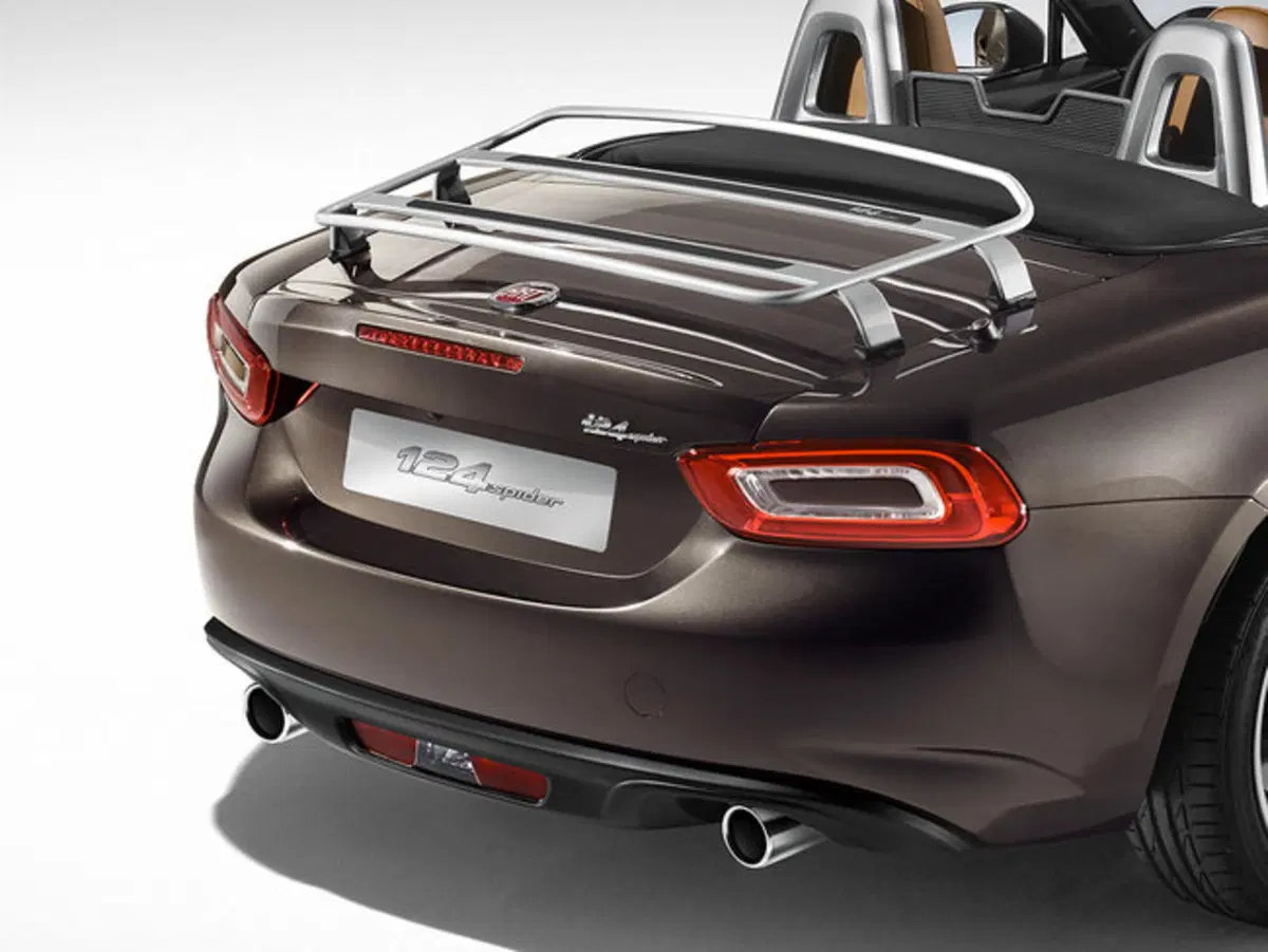 Fiat 124 Spider America: a Parigi arriva un omaggio al passato (4)