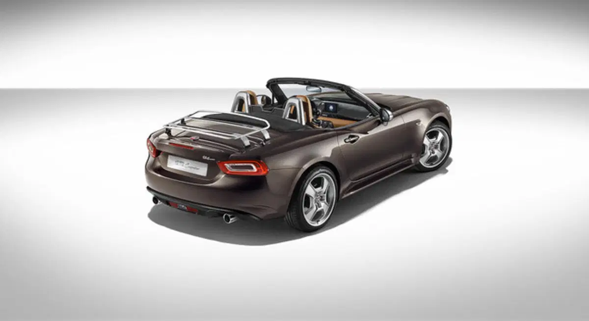 Fiat 124 Spider America: a Parigi arriva un omaggio al passato (3)